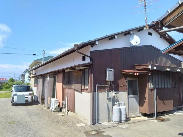 2DK House for Sale in Niihama, Ehime | 83.68 sqm on 380 sqm Land - Thumbnail 2
