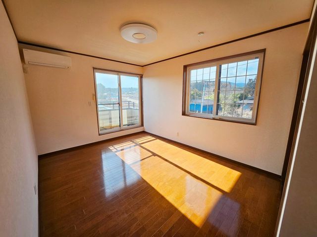 4LDK House for Sale in Hachinohe with Solar Panels - Thumbnail 2