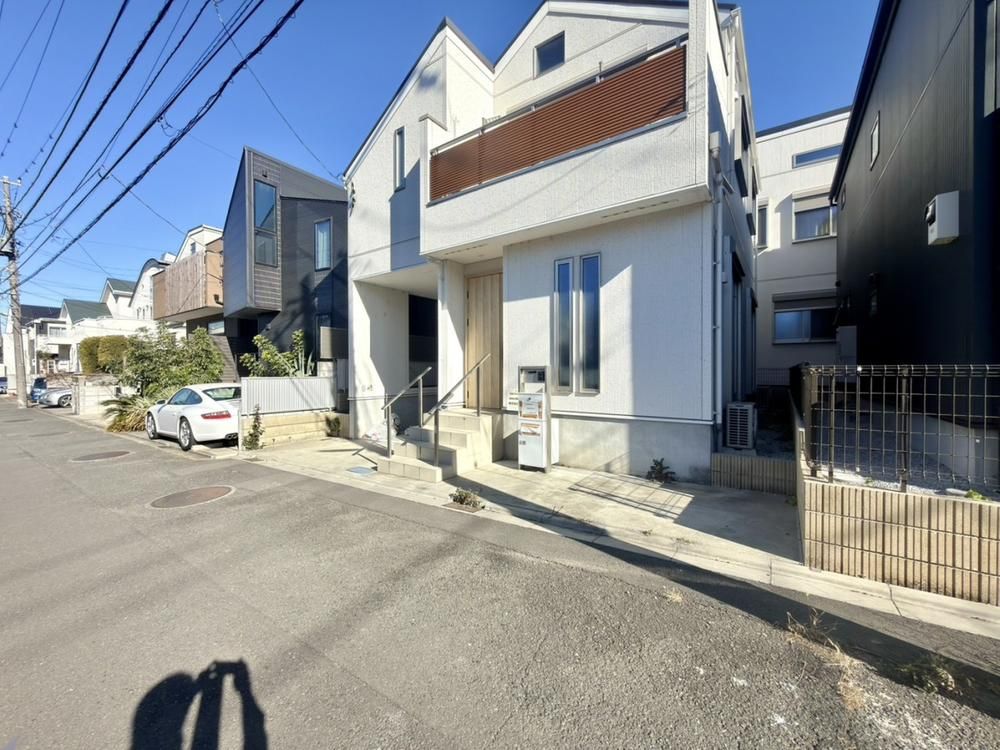 Modern 2SLDK House for Sale in Setagaya, Tokyo - Thumbnail 2