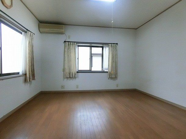 5LDK Family Home in Sanda Akashia-dai with 2 Parking Spaces - Thumbnail 2