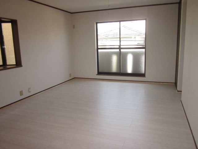 4LDK Investment House in Neyagawa with 6.4% Yield - Thumbnail 3