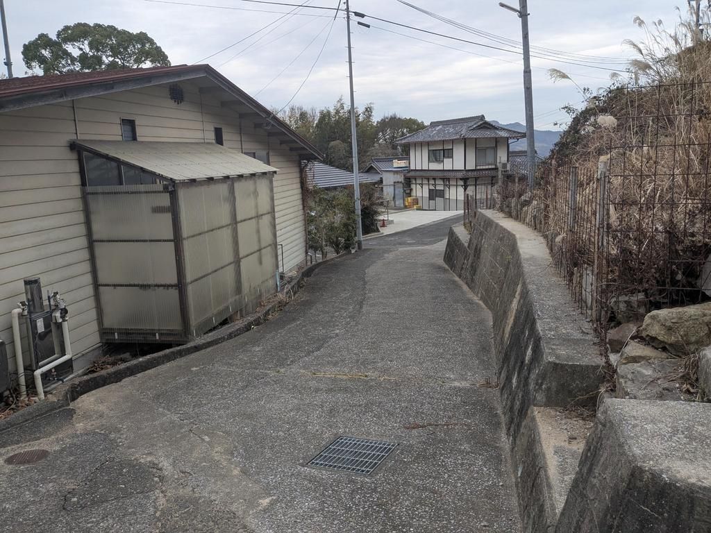 Traditional Hilltop House in Etajima, Hiroshima with Sea Views - Thumbnail 3