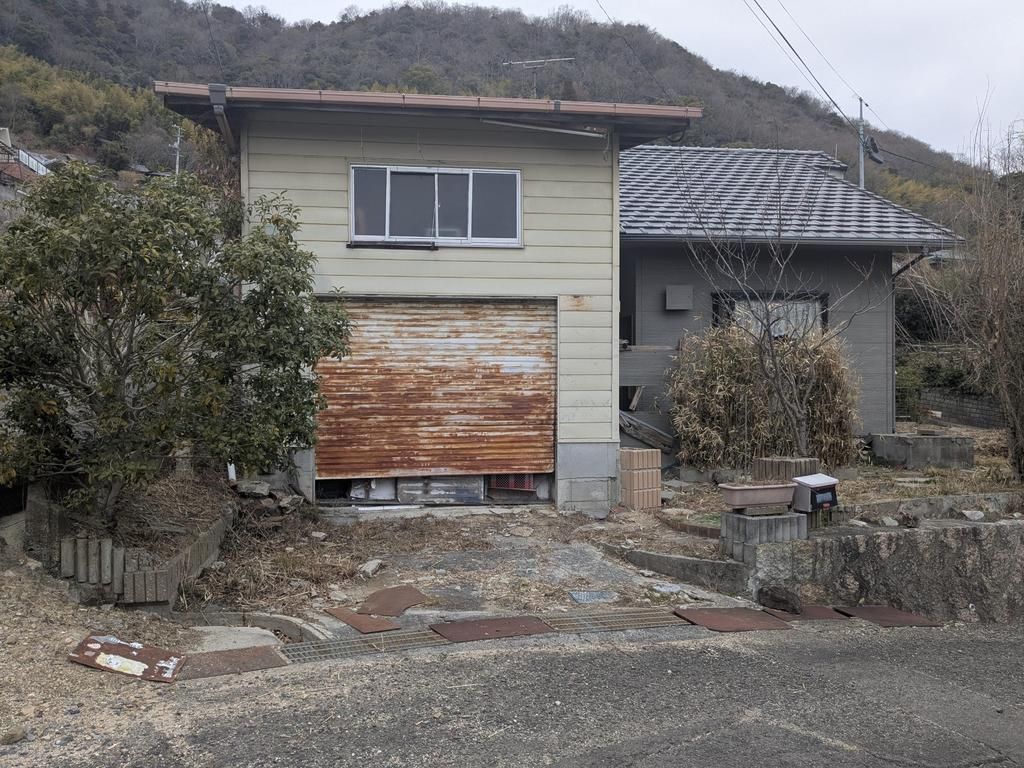 Traditional Hilltop House in Etajima, Hiroshima with Sea Views - Thumbnail 4