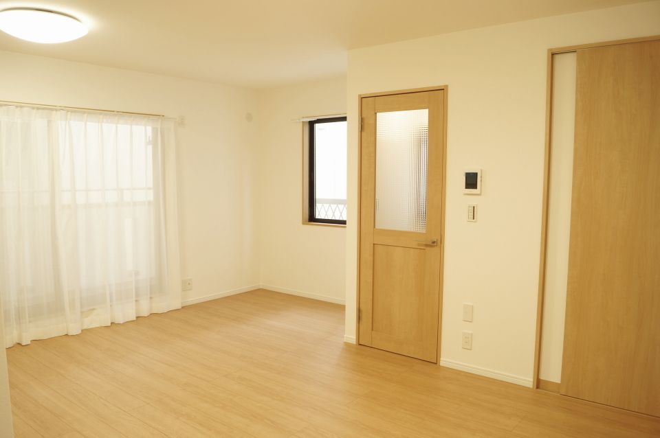 Renovated 3LDK House for Sale in Kawasaki's Nakahara Ward - Thumbnail 4