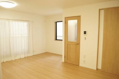 Renovated 3LDK House for Sale in Kawasaki's Nakahara Ward — Image 3, Nakahara, Kanagawa