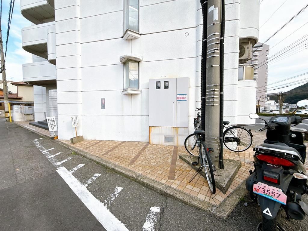Alpha Nishitakaramachi 1R Apartment in Takamatsu - Thumbnail 2