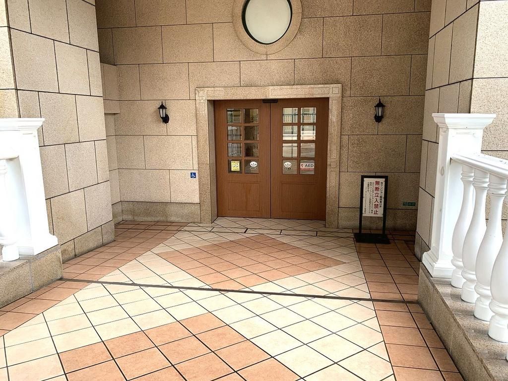 3LDK Apartment for Sale in Cosmo Square, Osaka | River Garden - Thumbnail 2
