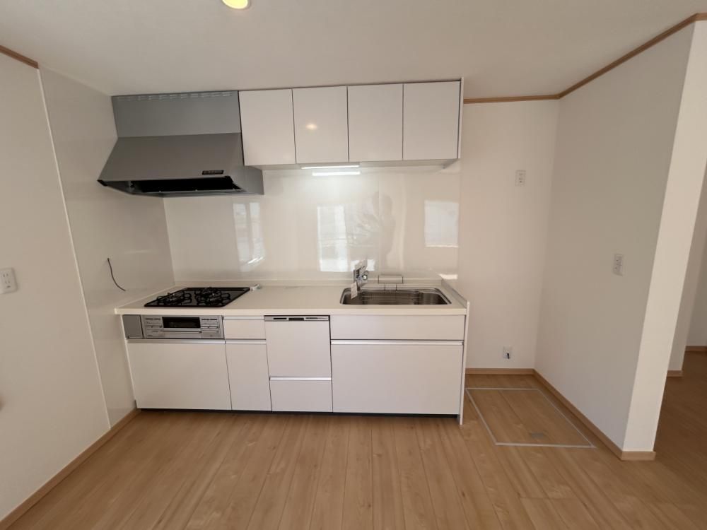 Renovated 4-Bedroom House in Showa, Yamanashi Prefecture - Thumbnail 3