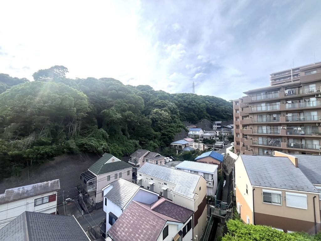 3LDK Apartment with Large Roof Balcony in Yokosuka, Kanagawa - Thumbnail 4