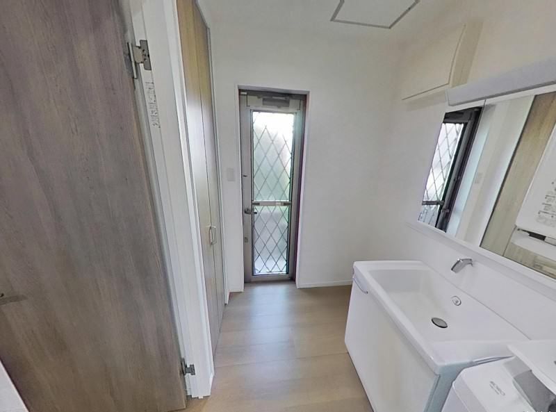 Modern 4LDK Home in Yonabaru Town, Okinawa - Thumbnail 3