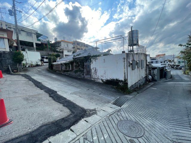 1348 sqm Land Plot for Sale in Naha, Okinawa with Development Potential - Thumbnail 2