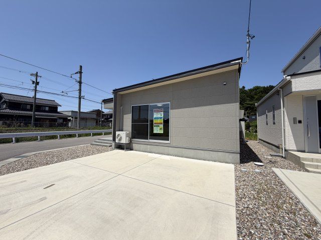 3LDK Single-Story House for Sale in Tsubata, Ishikawa - Thumbnail 2