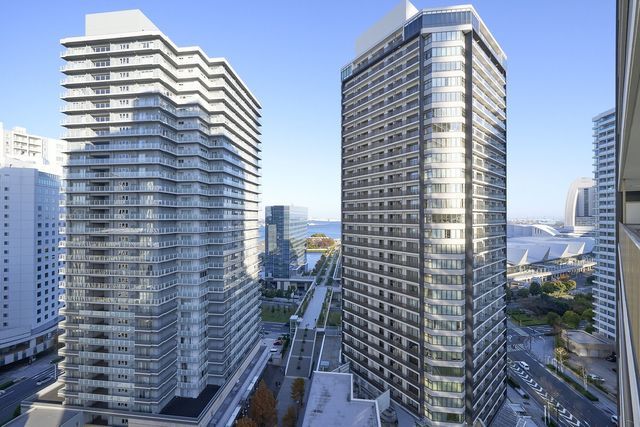 Renovated 2LDK in BrilliaGrande Minato Mirai Tower, Yokohama - Image 1
