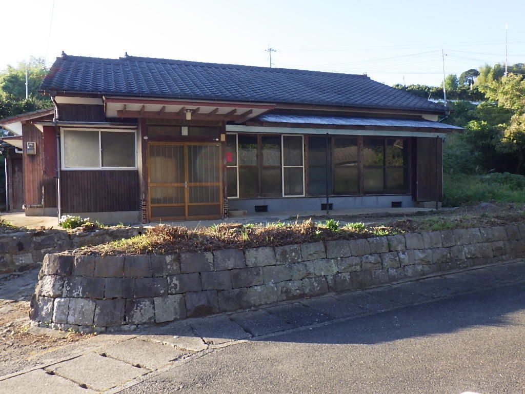 Land for Sale in Sasebo, Nagasaki with Old House - Thumbnail 2