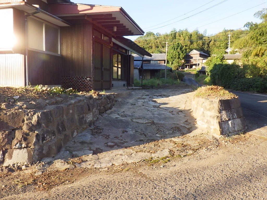 Land for Sale in Sasebo, Nagasaki with Old House - Thumbnail 3
