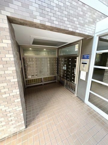 2LDK Apartment with Private Garden near Yoshikawa Station - Thumbnail 3