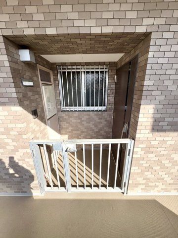 2LDK Apartment with Private Garden near Yoshikawa Station - Thumbnail 4