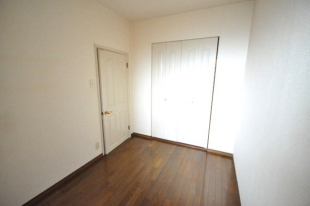 3LDK Apartment in Moji-ku, Kitakyushu - Thumbnail 4