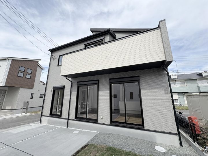 New Build Houses in Hiratsuka: Blooming Garden 10-Unit Development - Thumbnail 2