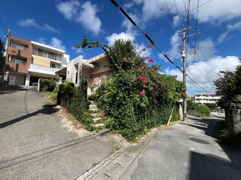 Land for Sale in Naha Okinawa with Old House - 216.19 sqm Plot - Thumbnail 2