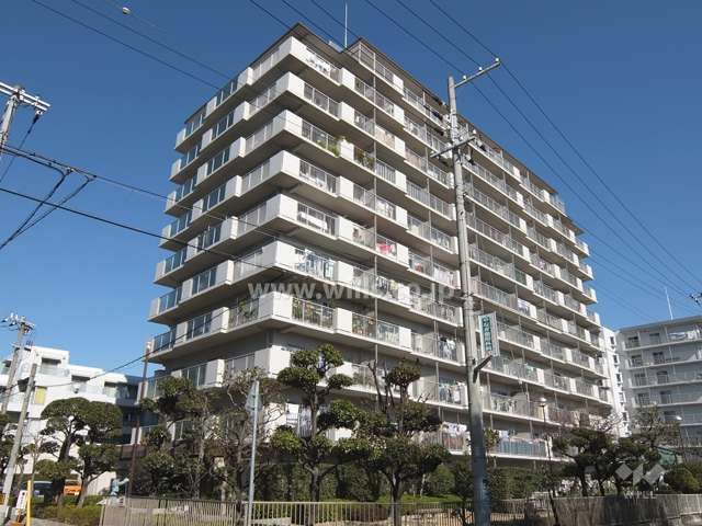 3LDK Apartment in Kobe’s Uozaki with Balcony Views - Thumbnail 2