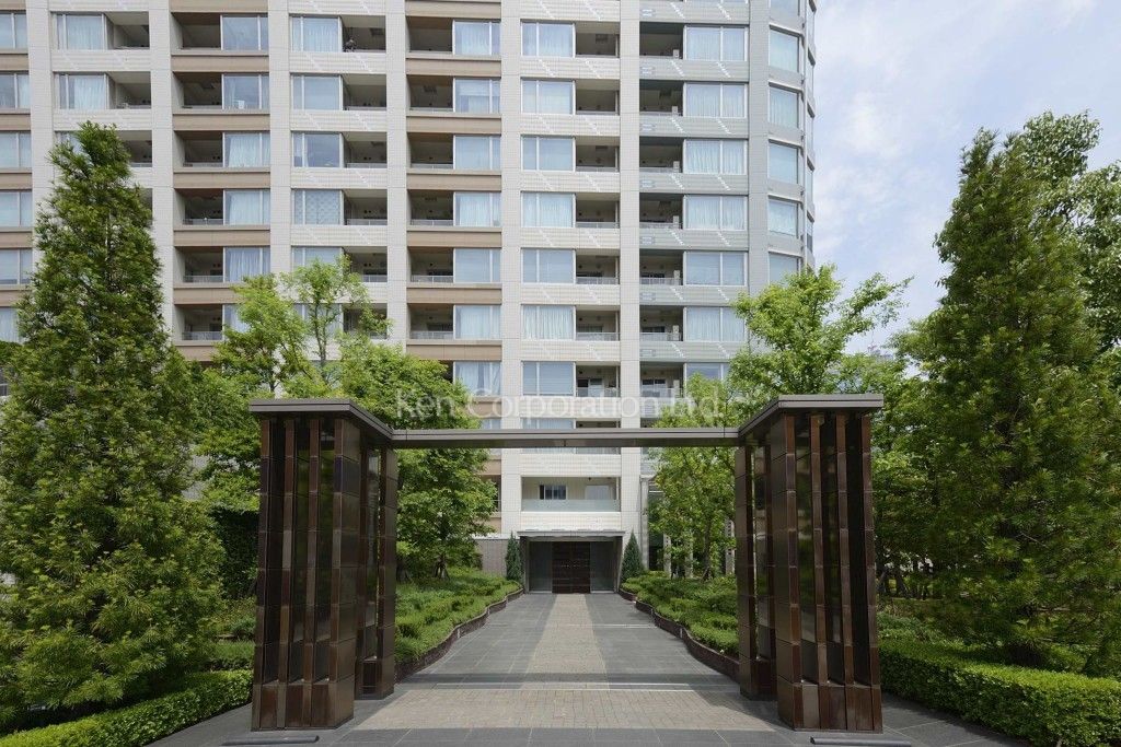 Park Court Akasaka The Tower 15F 1K Apartment for Sale in Minato, Tokyo - Thumbnail 2