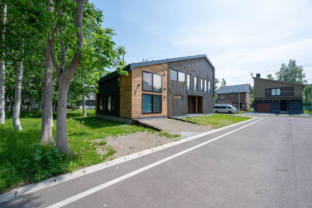 5BR Designer House in Niseko Hirafu with Mount Yotei Views - Thumbnail 3