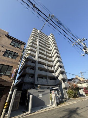 4LDK Apartment for Sale in Wakayama City, 81 sqm, Near JR Station - Image 1