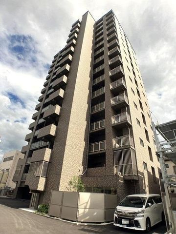Royal Garden Chifunemachi 11F 3LDK Apartment for Sale in Matsuyama - Thumbnail 2