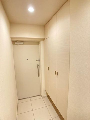 Royal Garden Chifunemachi 11F 3LDK Apartment for Sale in Matsuyama - Thumbnail 4