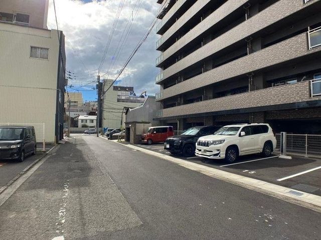 Royal Garden Chifunemachi 11F 3LDK Apartment for Sale in Matsuyama - Thumbnail 3