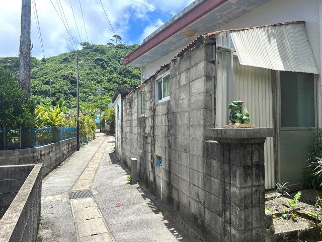 Land with Old House for Sale in Kunigami Village, Okinawa - Thumbnail 2