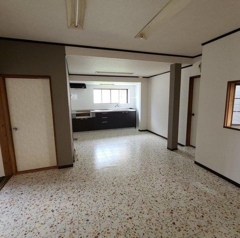 6DK Family Home with 2 Car Parks in Omuta, Fukuoka - Thumbnail 2