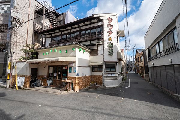 Renovated Kyoto Machiya Guest House for Sale Near Kiyomizu-Gojo - Thumbnail 2
