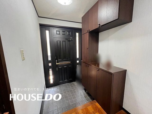 5LDK Family Home in Takatsuki with Corner Lot and Parking - Thumbnail 4