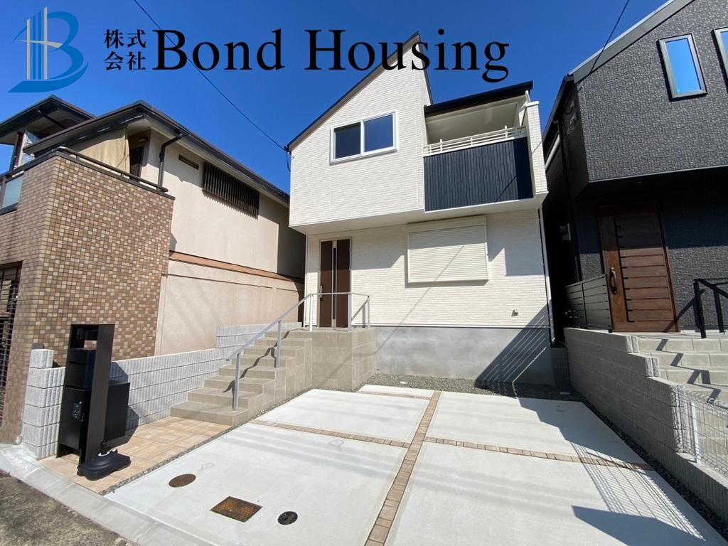 Modern 4LDK House in Kobe's Kita-yamadai with Parking - Thumbnail 2