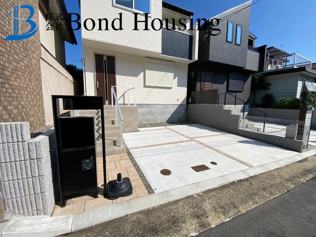 Modern 4LDK House in Kobe's Kita-yamadai with Parking - Thumbnail 3