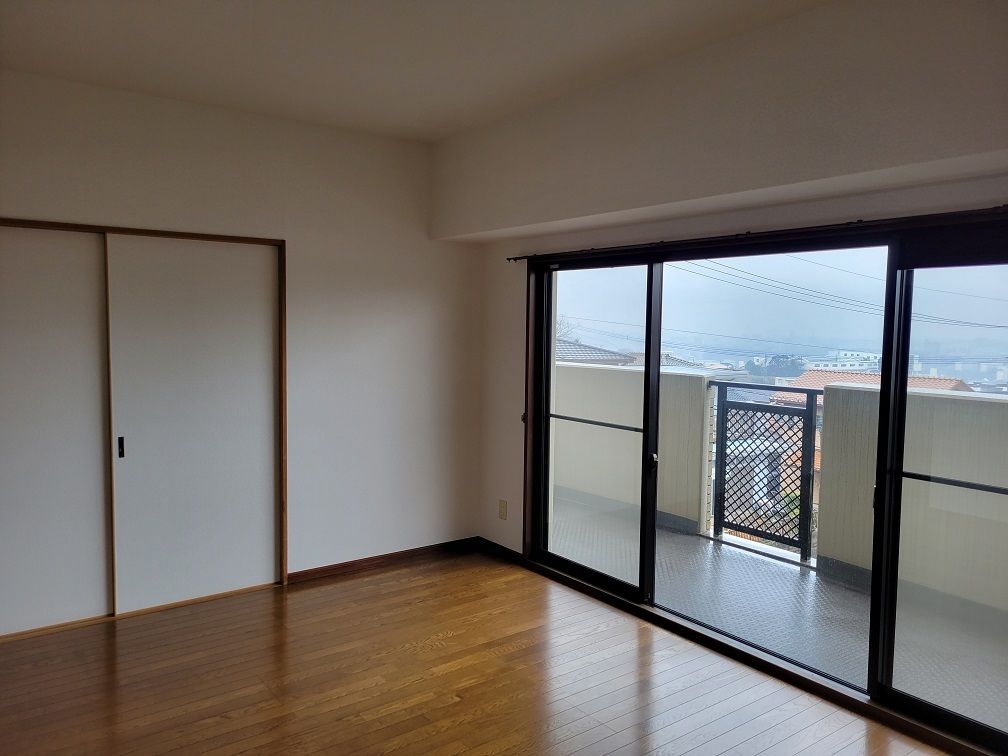 4LDK Apartment for Sale in Kitakyushu - Renovated 2022 - Thumbnail 3