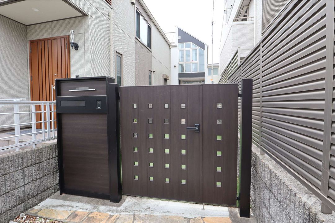 3LDK House for Sale in Tokiwadai, Itabashi, Tokyo - Thumbnail 2