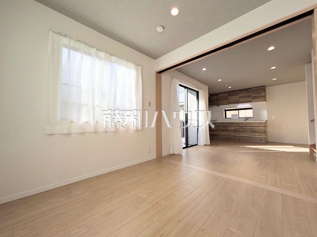 Renovated 4LDK House in Kamisoshigaya, Setagaya - Thumbnail 3