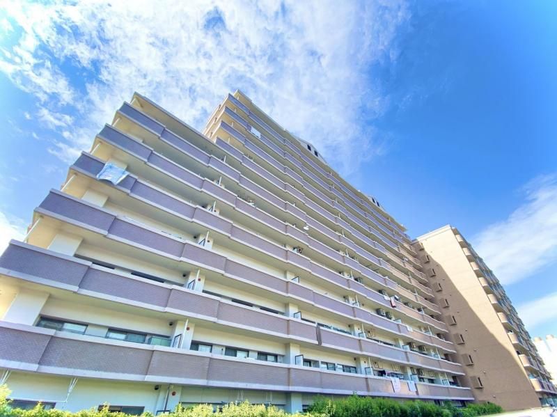 Spacious 2LDK Apartment in Fukuoka's Nishi Ward - Thumbnail 2