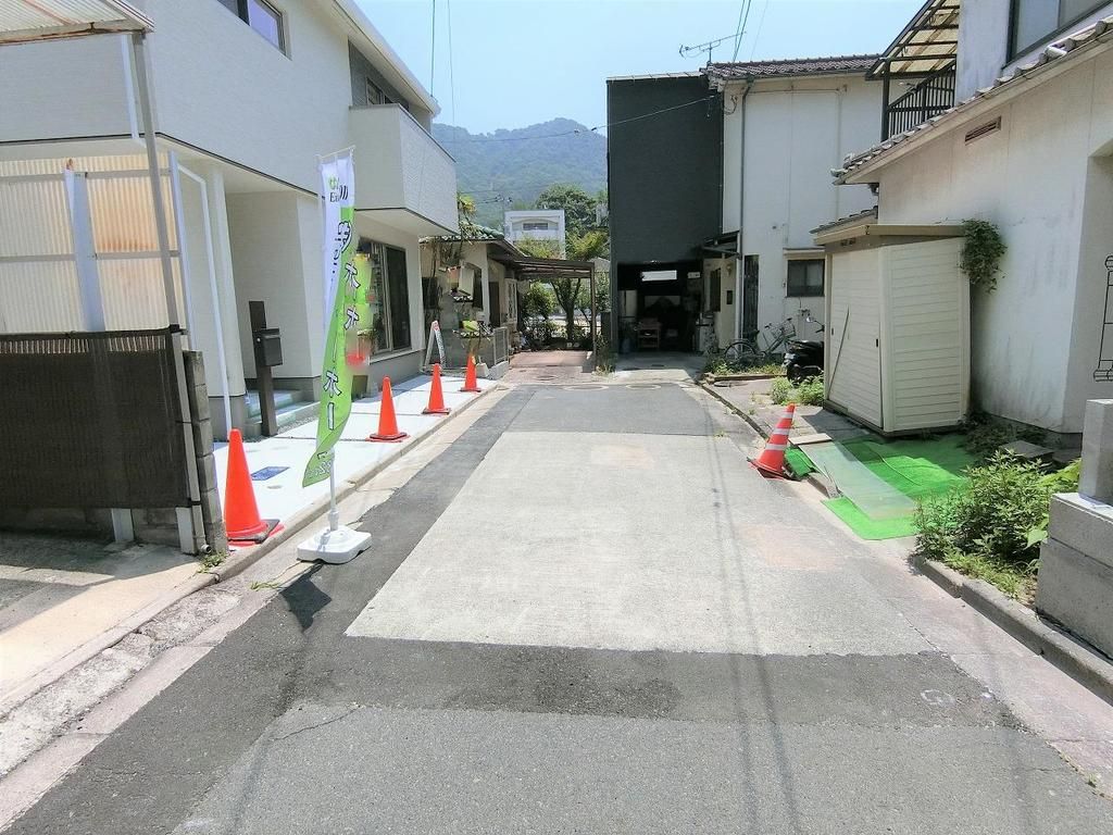 4LDK House in Kure City with Spacious Living Area - Thumbnail 2