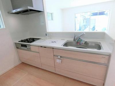 4LDK House in Kure City with Spacious Living Area — Image 2, Kure, Hiroshima