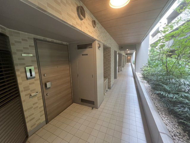 Modern 2SLDK Apartment for Sale in Narimasu, Itabashi, Tokyo - Thumbnail 3