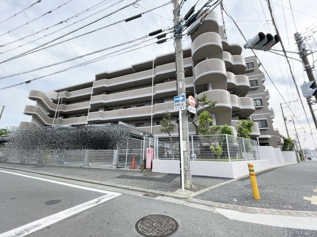 3LDK Apartment in Fujisawa with Balcony Near Shonan Coast - Thumbnail 2