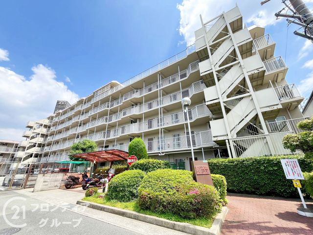 2LDK Condo in Itami with South-Facing Balcony - Thumbnail 4