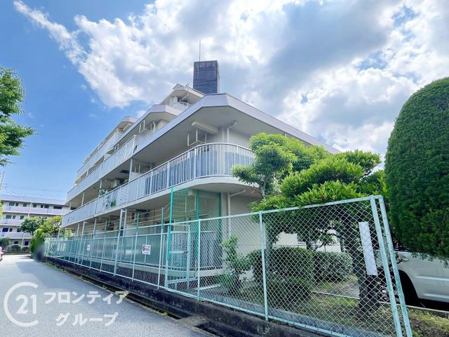 2LDK Condo in Itami with South-Facing Balcony - Thumbnail 2