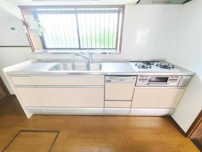 2LDK House in Hadano with South-Facing Balcony — Image 4, Hadano, Kanagawa