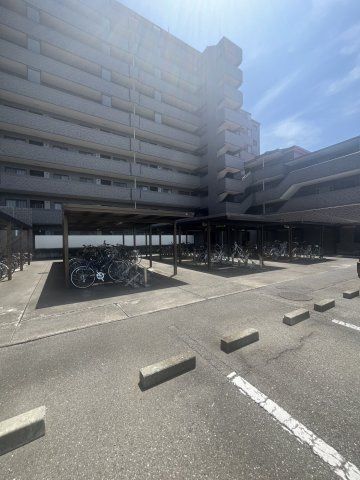 Renovated 2LDK Apartment with Private Garden in Maebashi - Thumbnail 2
