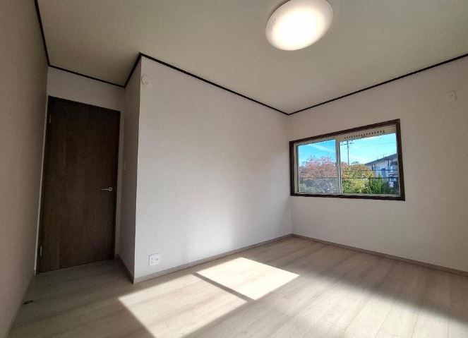 Spacious 4LDK House for Sale in Osaka Sayama - Thumbnail 4
